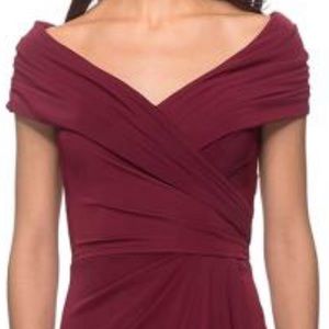NWT La Femme style #26519 color WINE Size 6 Elegant jersey gown with ruching